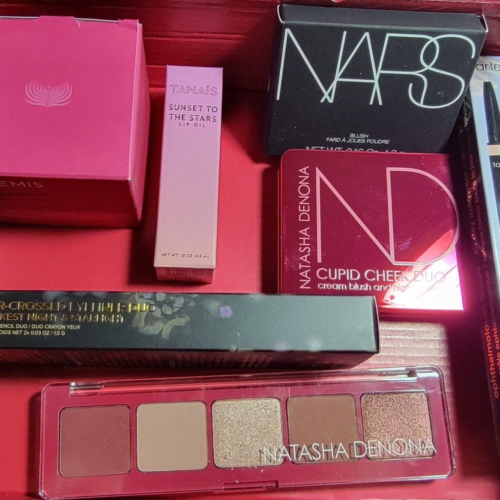Boxycharm  Assortment  of Beauty items